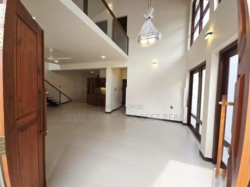 BATTARAMULLA : 3-AC-BR (8.5P) BRAND NEW LUXURY HOUSE FOR SALE