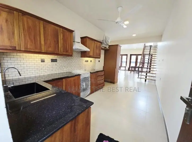 BATTARAMULLA : 3-AC-BR (8.5P) BRAND NEW LUXURY HOUSE FOR SALE