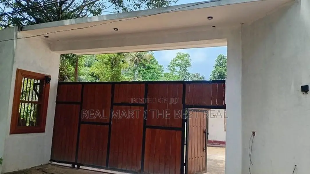 WELIGAMA : 8000 SQFT (33.5P) HOTEL & APARTMENTS FOR SALE