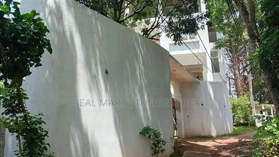 WELIGAMA : 8000 SQFT (33.5P) HOTEL & APARTMENTS FOR SALE