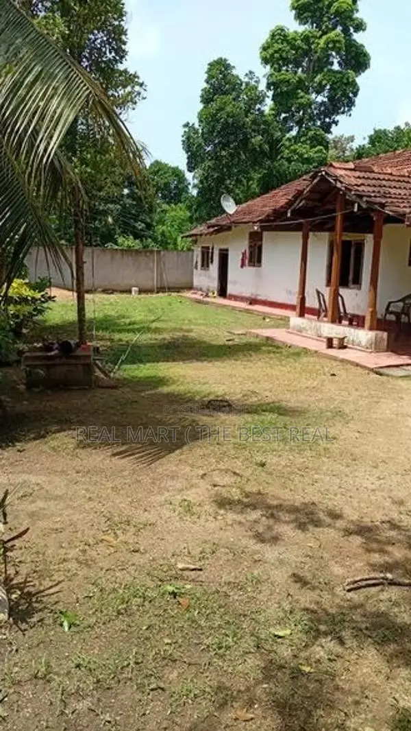 WELIGAMA : 8000 SQFT (33.5P) HOTEL & APARTMENTS FOR SALE