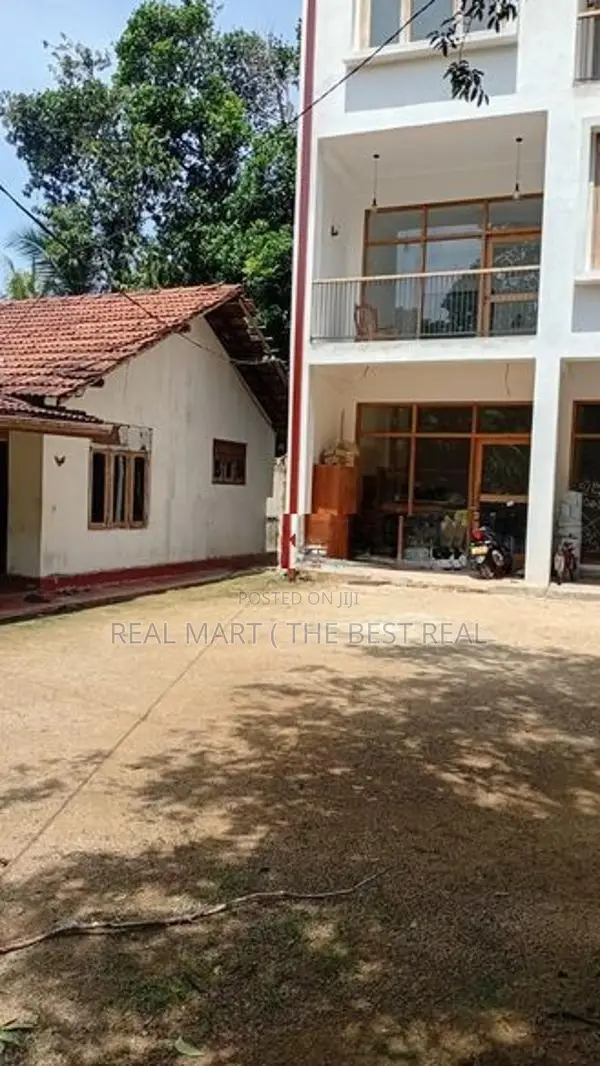 WELIGAMA : 8000 SQFT (33.5P) HOTEL & APARTMENTS FOR SALE
