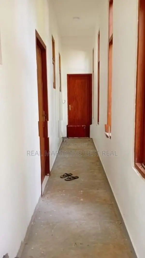 WELIGAMA : 8000 SQFT (33.5P) HOTEL & APARTMENTS FOR SALE