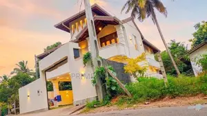 මීරිගම නගරයට ආසන්නව සුපිරි තට්ටු දෙකේ නිවසක් විකිණීමට!