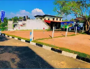 මාතර නගරයෙන් ඉඩමක්