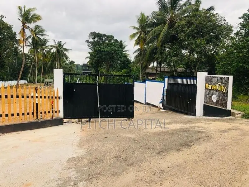 luxury land plot for sale in athurugiriya