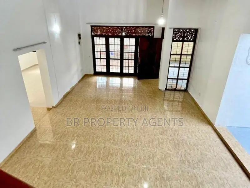 Two Story House for Rent in Thalawathugoda