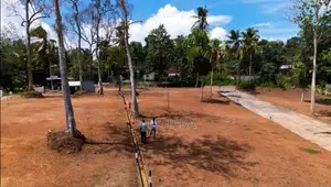 කැකනදුර බස් පාරෙන් ඉඩමක්
