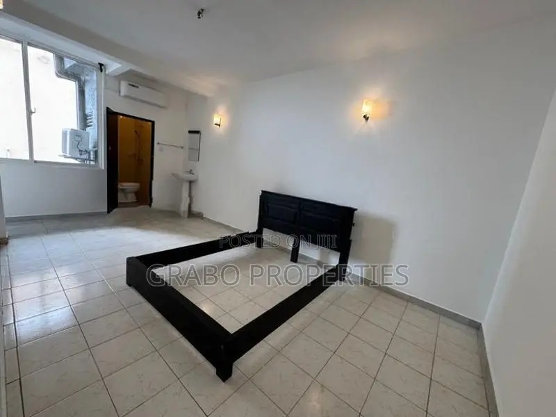 Brand new Entire building For Accomodation in Colombo 6