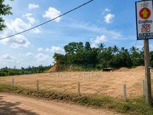 මේ ගොඩ ආටිගලපාරෙන් ටික ගෙවන්න ඉඩමක්