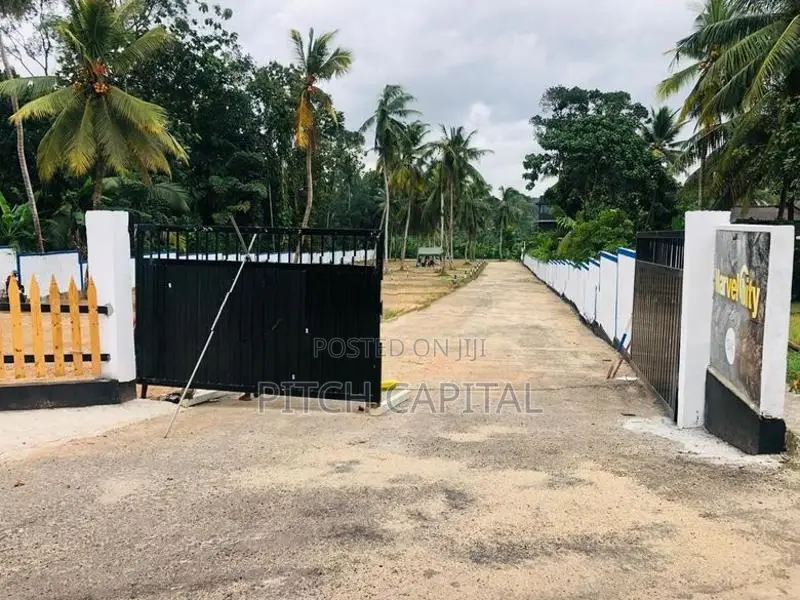 luxury land plot for sale in athurugiriya