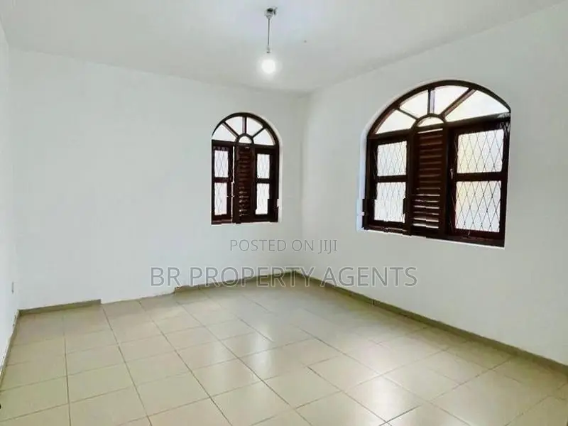 Two Story House for Rent in Thalawathugoda