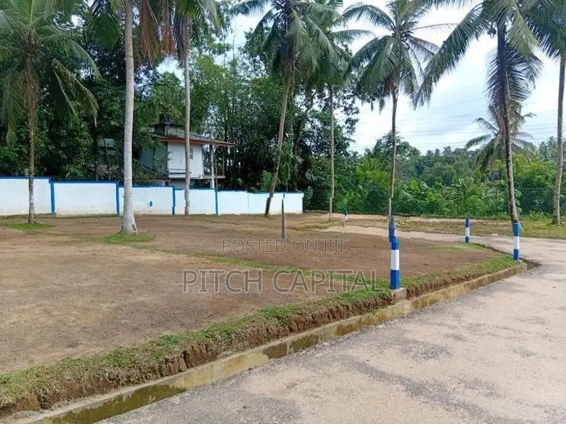 luxury land plot for sale in athurugiriya