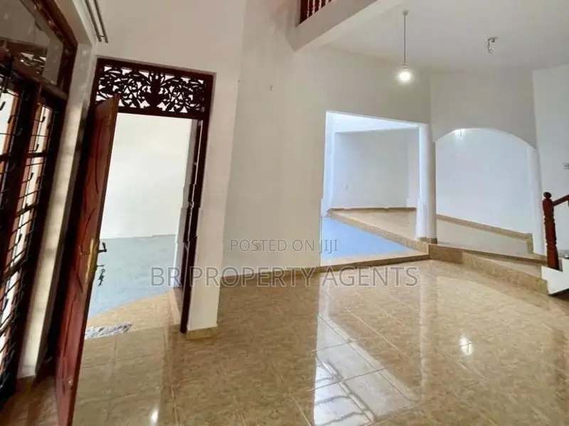 Two Story House for Rent in Thalawathugoda