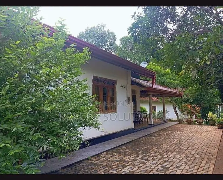 ගෙයක් සහිත ඉඩමක් විකිනීමට........