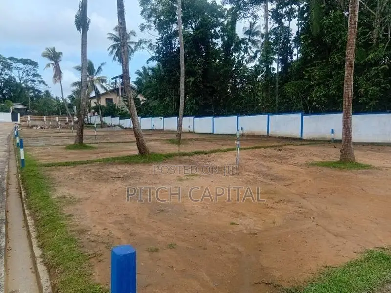 luxury land plot for sale in athurugiriya