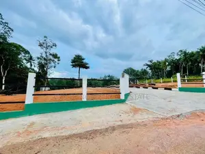 කොළඹ නුවර පාරට ලගින් කළගෙඩිහේන බිම් කොටස් කිහිපයක් විකිණීමට