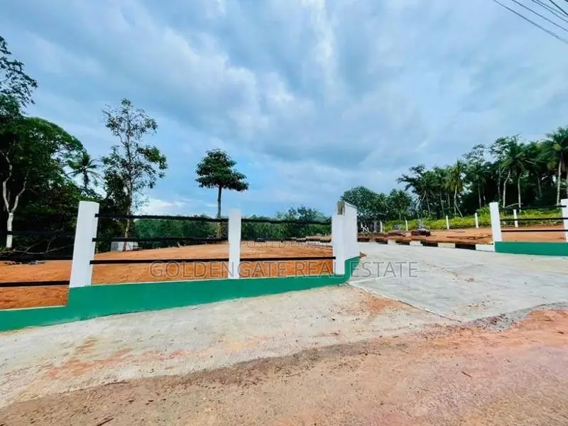 කොළඹ නුවර පාරට ලගින් කළගෙඩිහේන බිම් කොටස් කිහිපයක් විකිණීමට
