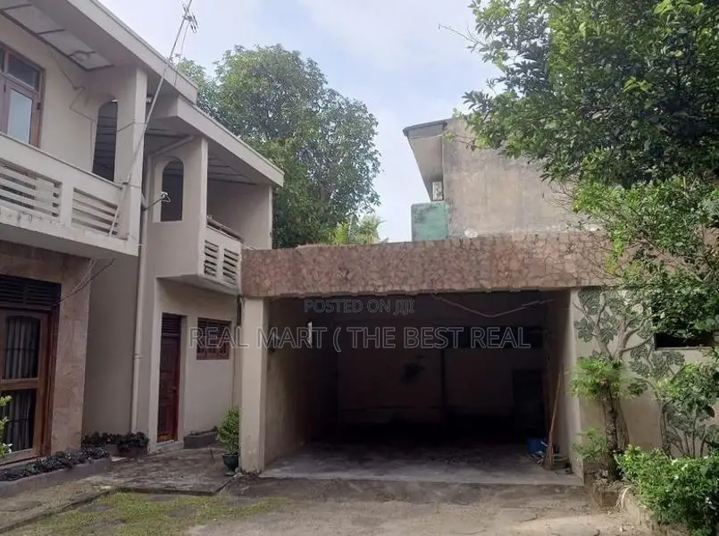 MOUNT LAVINIA : 5-BR (10P) SEMI-FURNISHED HOUSE FOR RENT