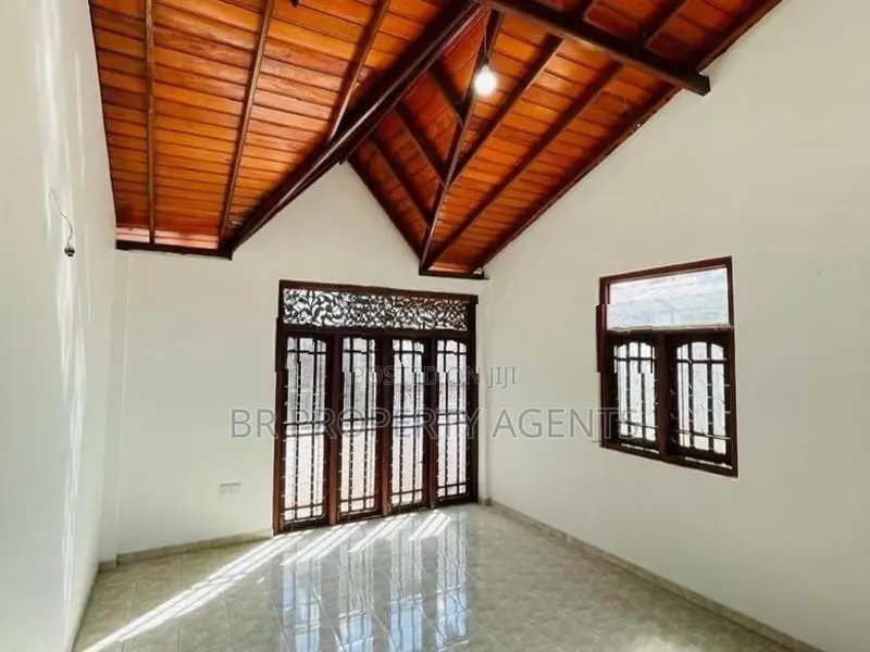 Two Story House for Rent in Thalawathugoda
