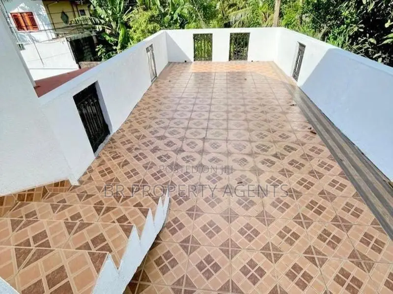 Two Story House for Rent in Thalawathugoda