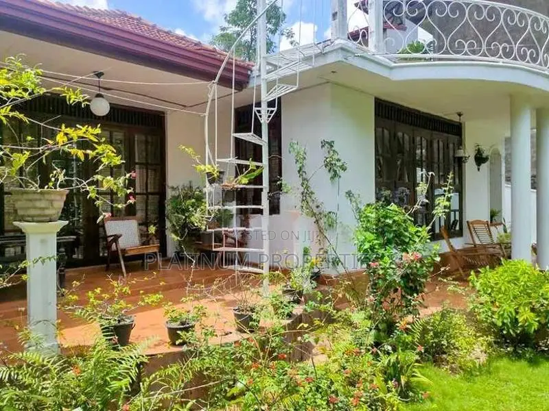 17.75 Perch Land With House For Sale In Kottawa Mount Lavinia Road