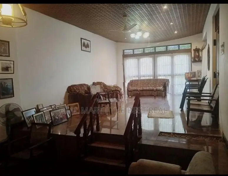 MOUNT LAVINIA : 5-BR (10P) SEMI-FURNISHED HOUSE FOR RENT