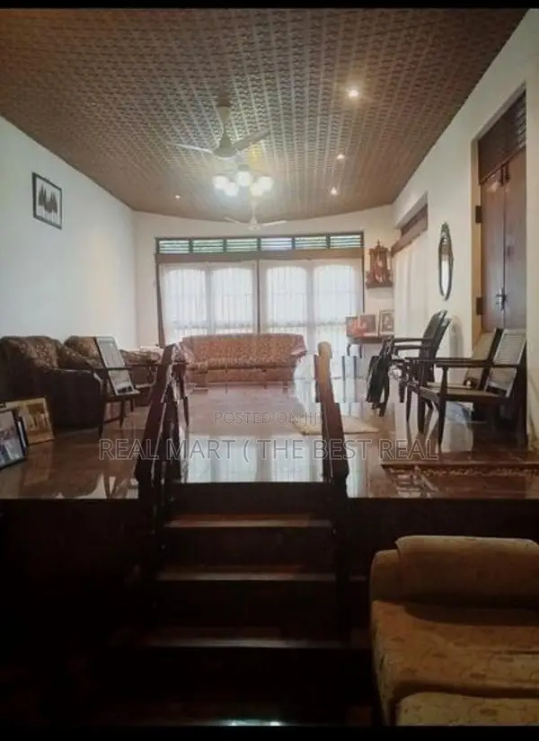 MOUNT LAVINIA : 5-BR (10P) SEMI-FURNISHED HOUSE FOR RENT
