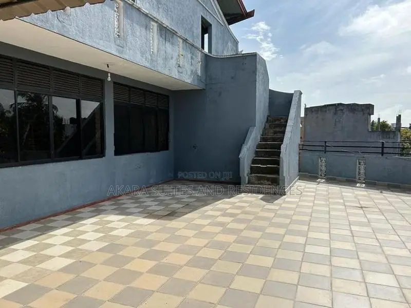 37 Perches - Furnished House for Rent HL53711 Kalubowilla
