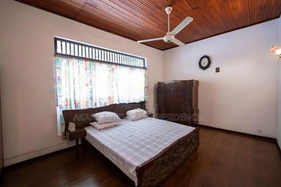 34.1 Perches Unfurnished House for Sale - HL50981 Colombo 13