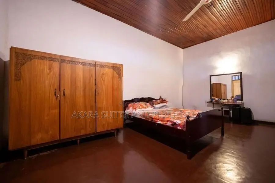34.1 Perches Unfurnished House for Sale - HL50981 Colombo 13