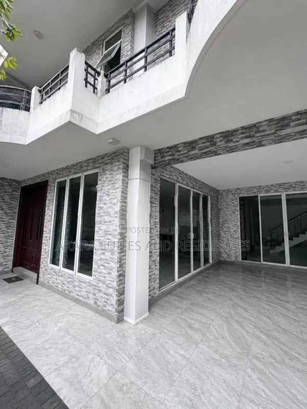 13 Perches - Unfurnished House for Sale HL53341 Colombo