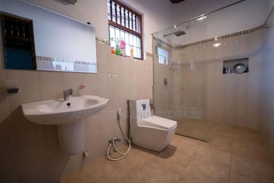 34.1 Perches Unfurnished House for Sale - HL50981 Colombo 13
