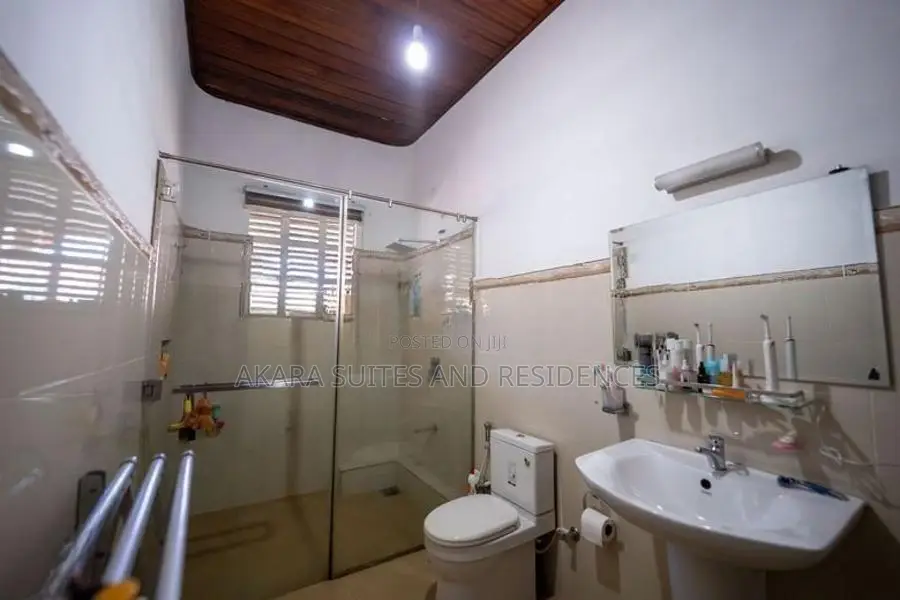 34.1 Perches Unfurnished House for Sale - HL50981 Colombo 13