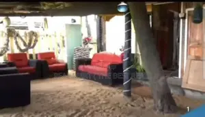 MOUNT LAVINIA : 5-BR (15P) BEACH FRONT BUSINESS PREMISES FOR SALE