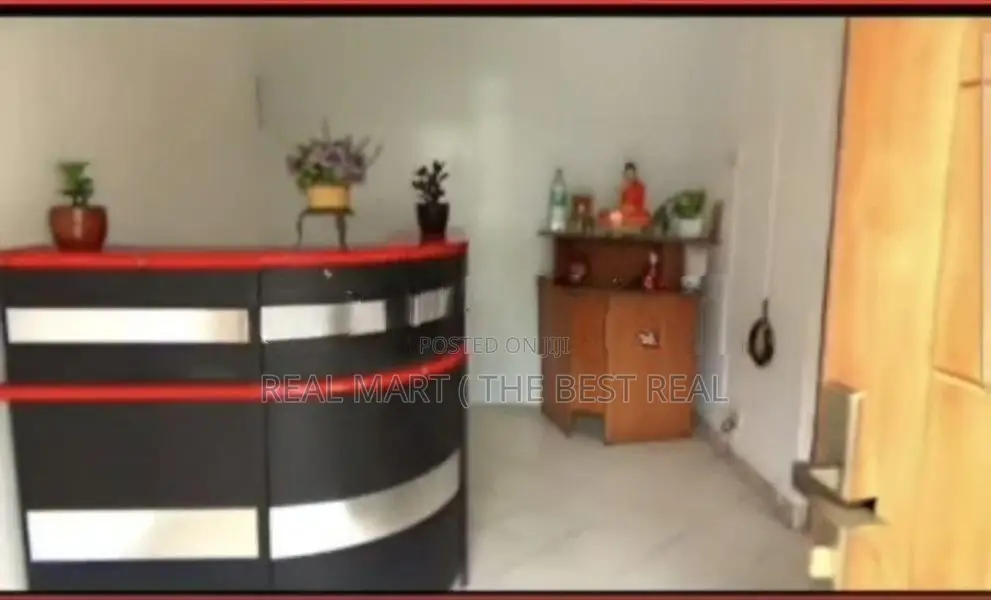 MOUNT LAVINIA : 5-BR (15P) BEACH FRONT BUSINESS PREMISES FOR SALE