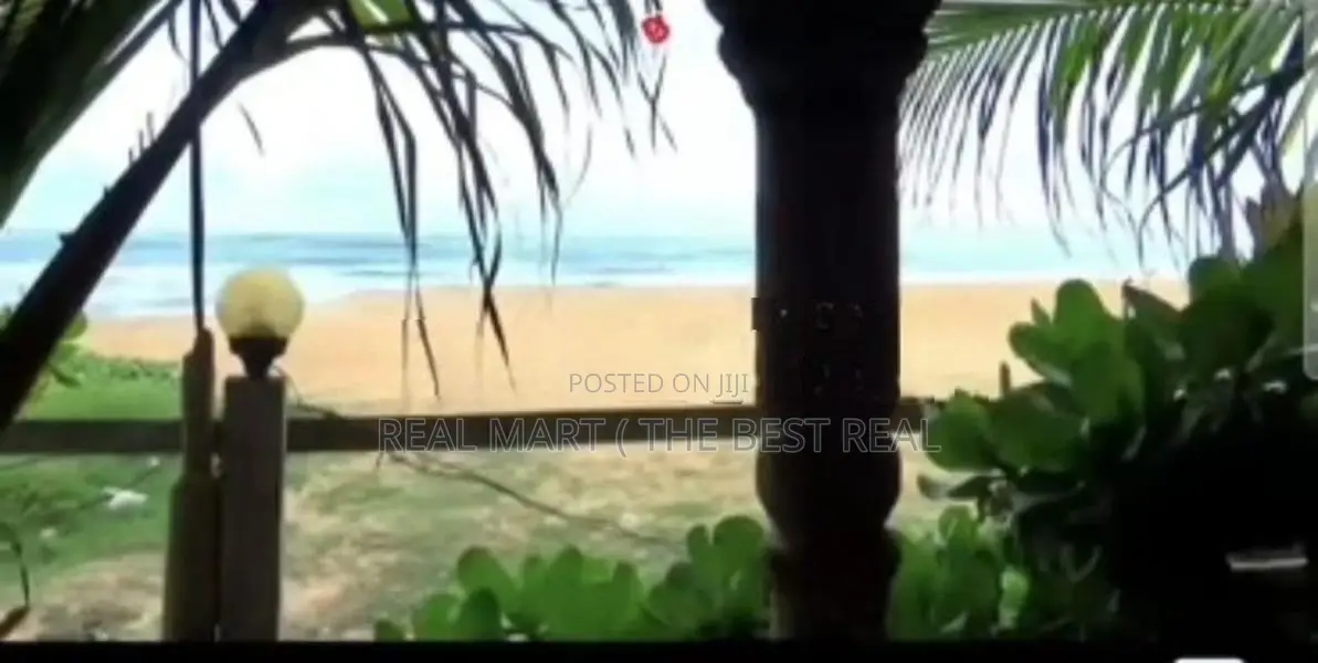 MOUNT LAVINIA : 5-BR (15P) BEACH FRONT BUSINESS PREMISES FOR SALE