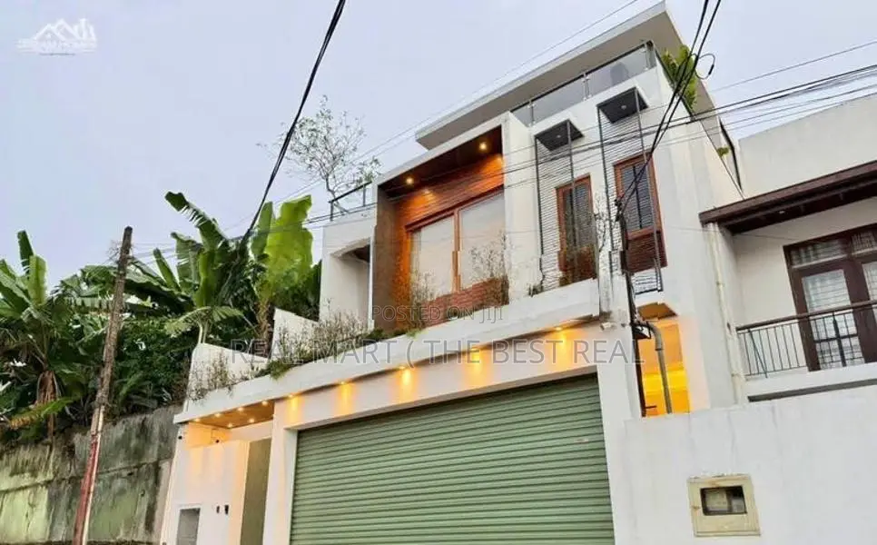 BATTARAMULLA : 5-BR (8.5P) FULLY FURNISHED 3-STOREY HOUSE FOR SALE