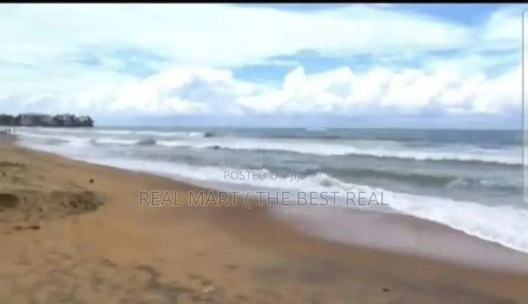 MOUNT LAVINIA : 5-BR (15P) BEACH FRONT BUSINESS PREMISES FOR SALE