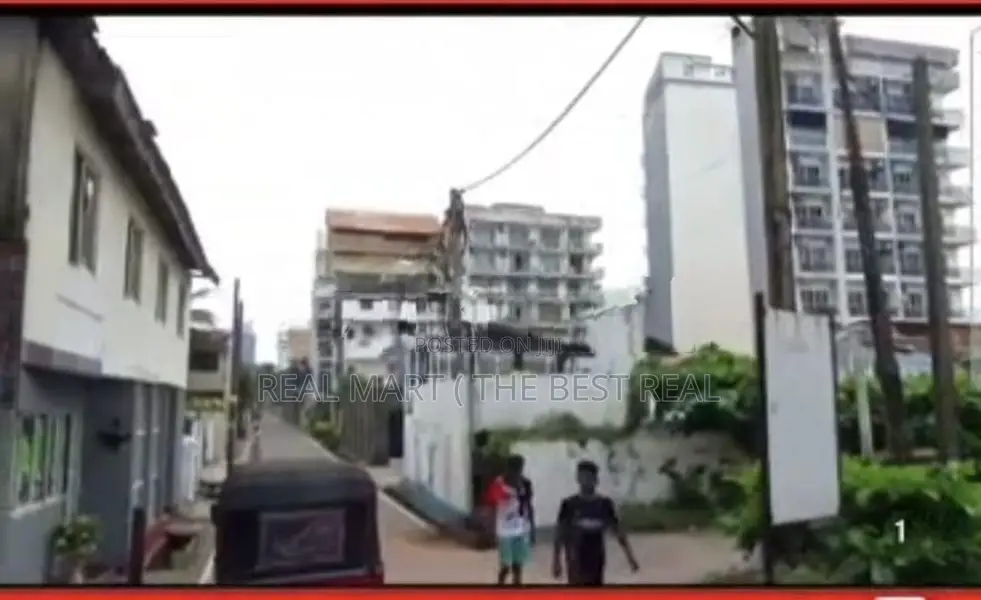 MOUNT LAVINIA : 5-BR (15P) BEACH FRONT BUSINESS PREMISES FOR SALE