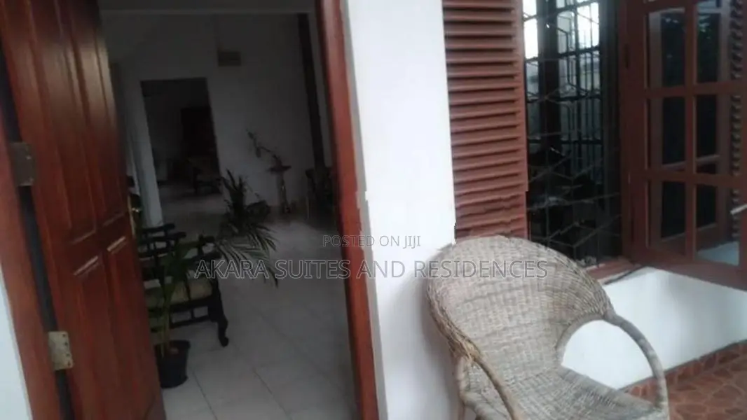 24.5 Perches - Unfurnished House for Sale HL54406 Baththaramulla