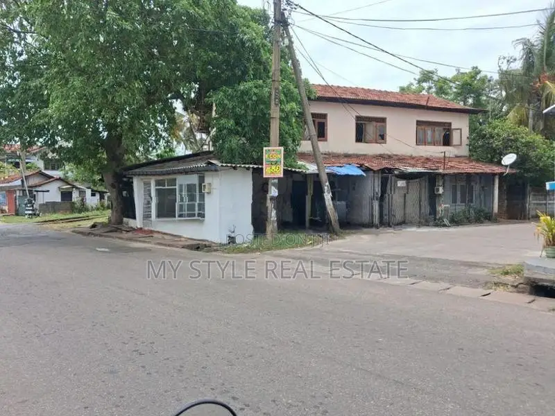 Negombo Periyamulla Commercial Building with 10 P for Sale