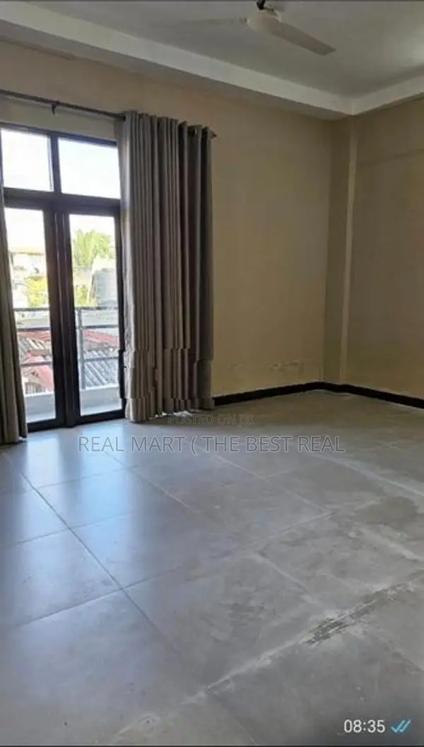 DEHIWELA : 6-BR (7.5P) BRAND NEW 3-STOREY LUXURY HOUSE FOR SALE