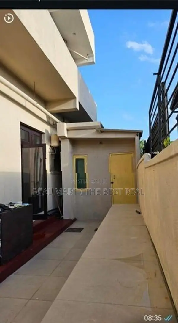 DEHIWELA : 6-BR (7.5P) BRAND NEW 3-STOREY LUXURY HOUSE FOR SALE