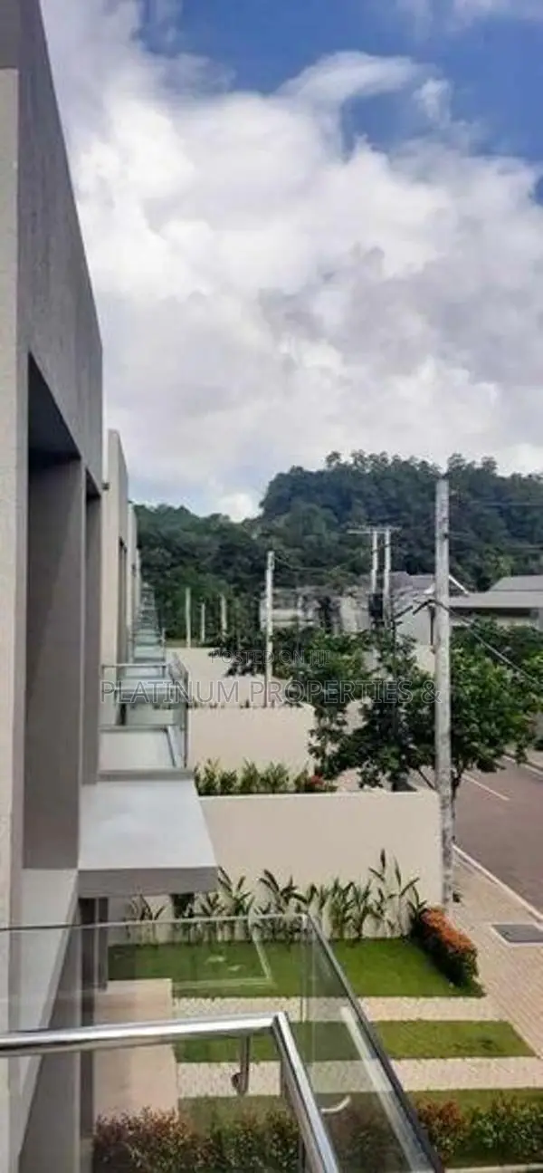 B/new Super Luxury Villa For Sale In Canterbury Golf Resort Piliyandal
