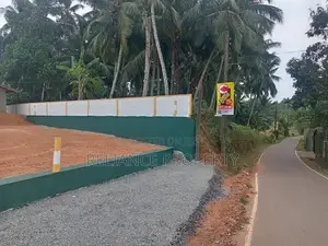 හරිත පැහැයෙන් පිරුණු සශ්‍රීක පරිසරයකින් ඉඩමක් Diyagama