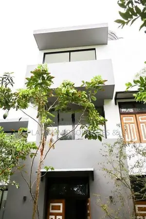 3-Story House /Office Building Is For Rent Boralesgamuwa Raththanapiti