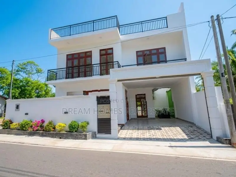 5 Bedroom House for Sale in Makandana, Piliyandala