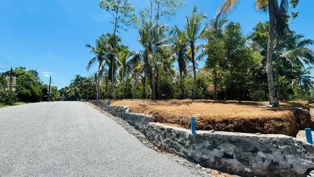 පිලියන්දල බස් පාරට ආසන්නයේන් ඉඩමක්