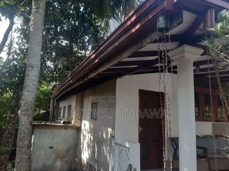 One Story House with Land Polgasowita